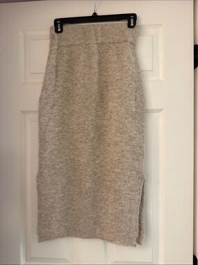 Modern Citizen Cozy Knit Midi Skirt in Light Beige